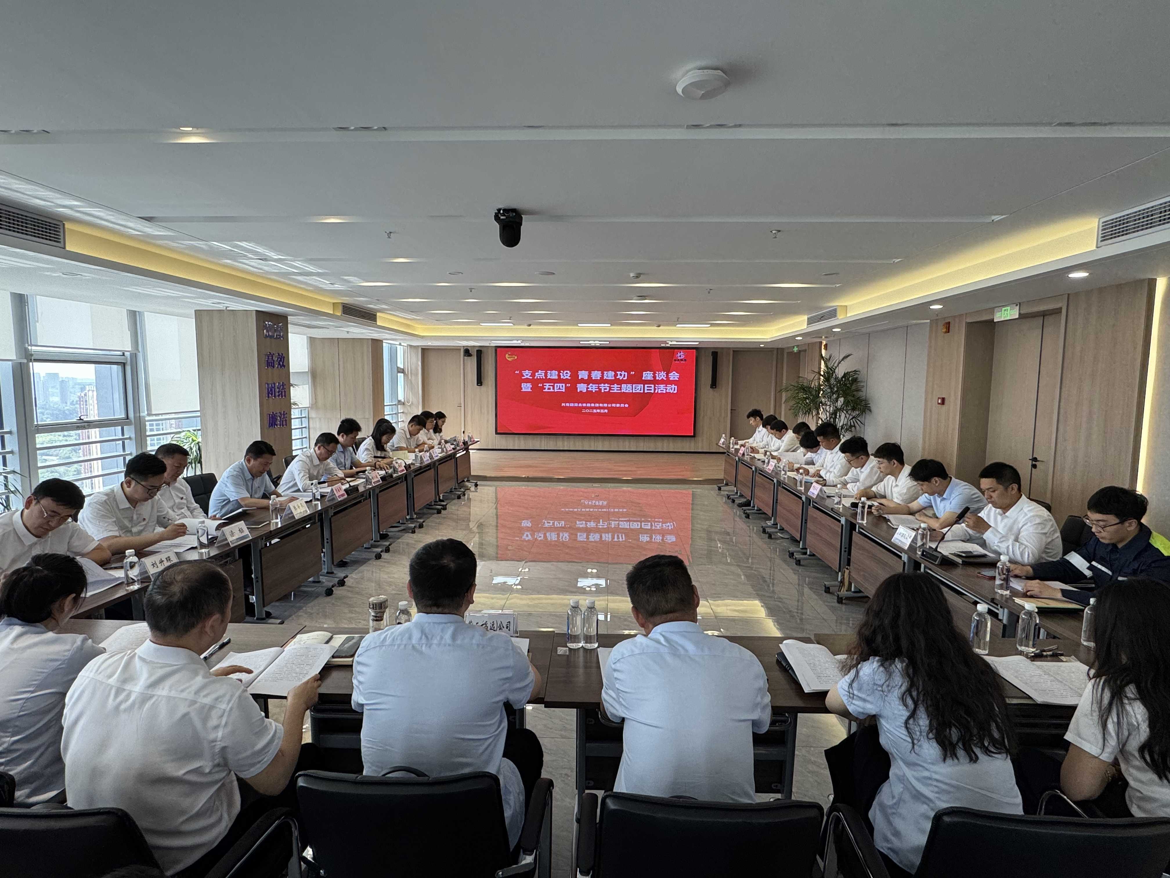1-座谈会现场.jpg J9直营集团【中国区】官方网站